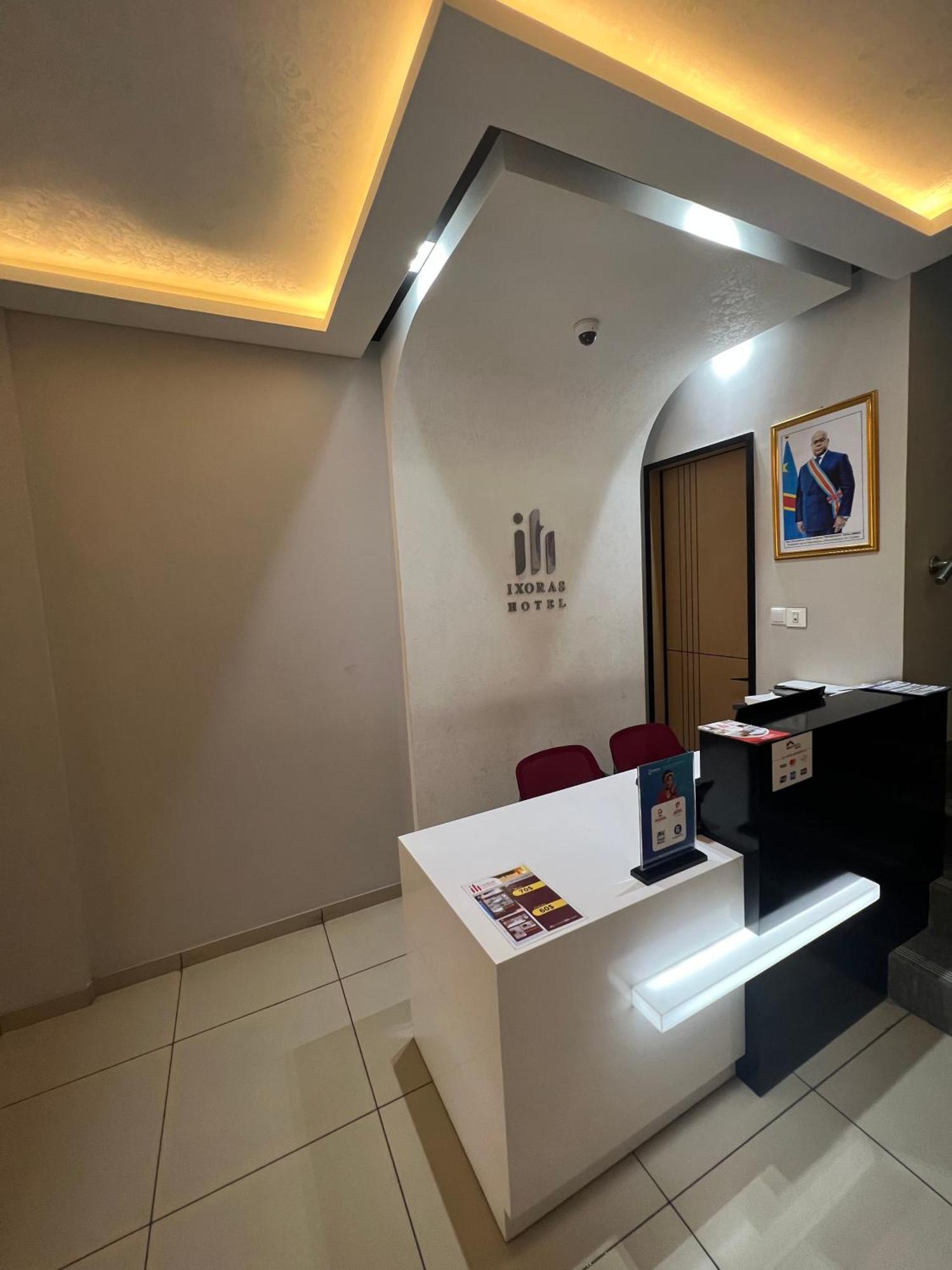 Ixoras Hotel Victoire キンシャサ エクステリア 写真
